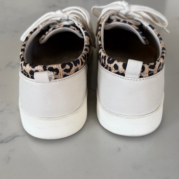 Vionic Winny Sneaker Leopard Print. - Picture 4 of 9